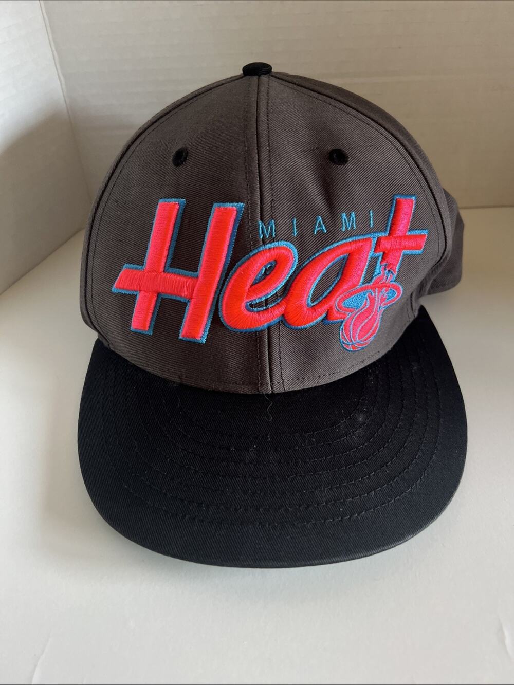 Miami Heat NBA Hardwood Classics Gray/Black Fitted Hat